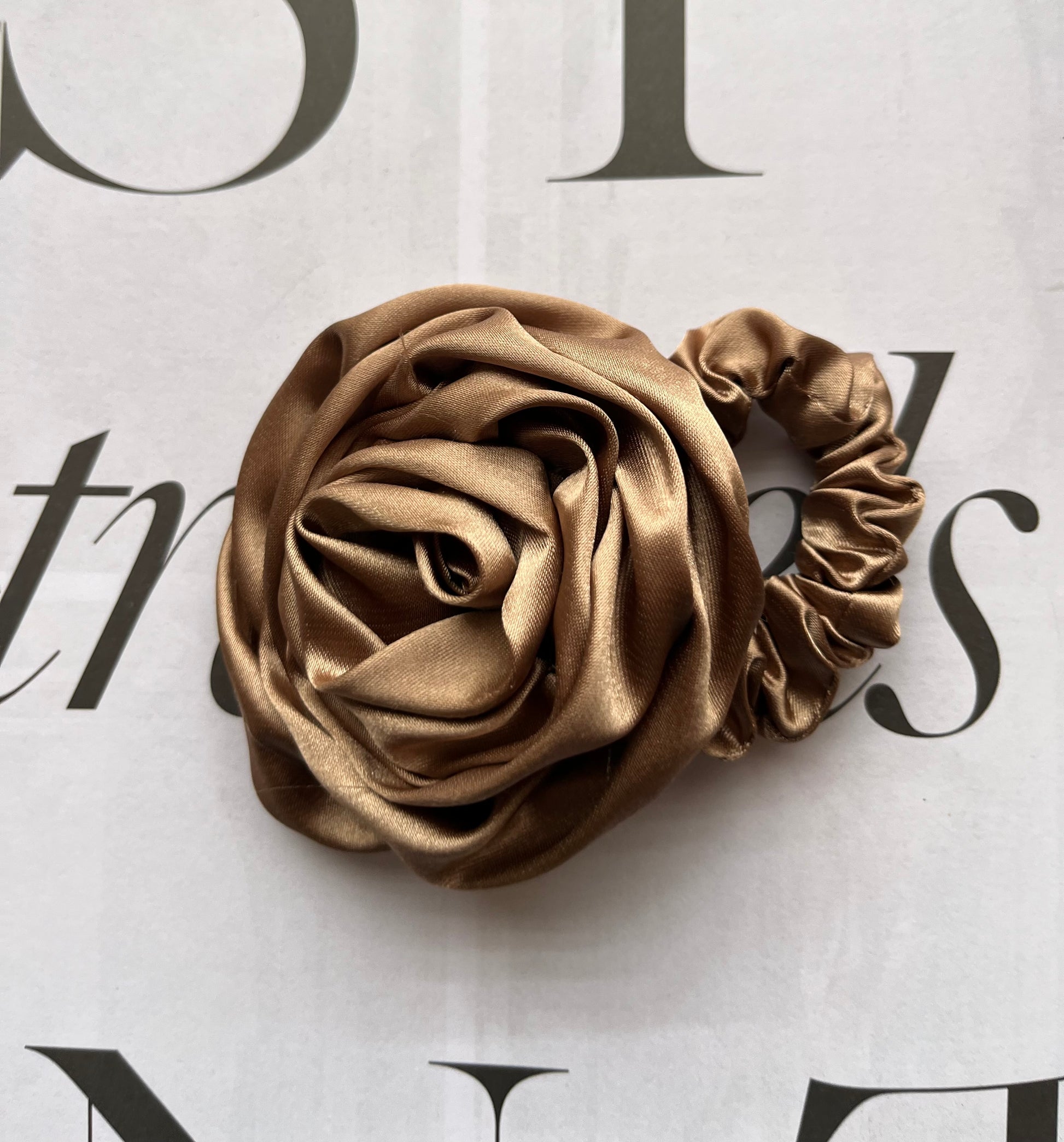 Rosa Scrunchie Gold