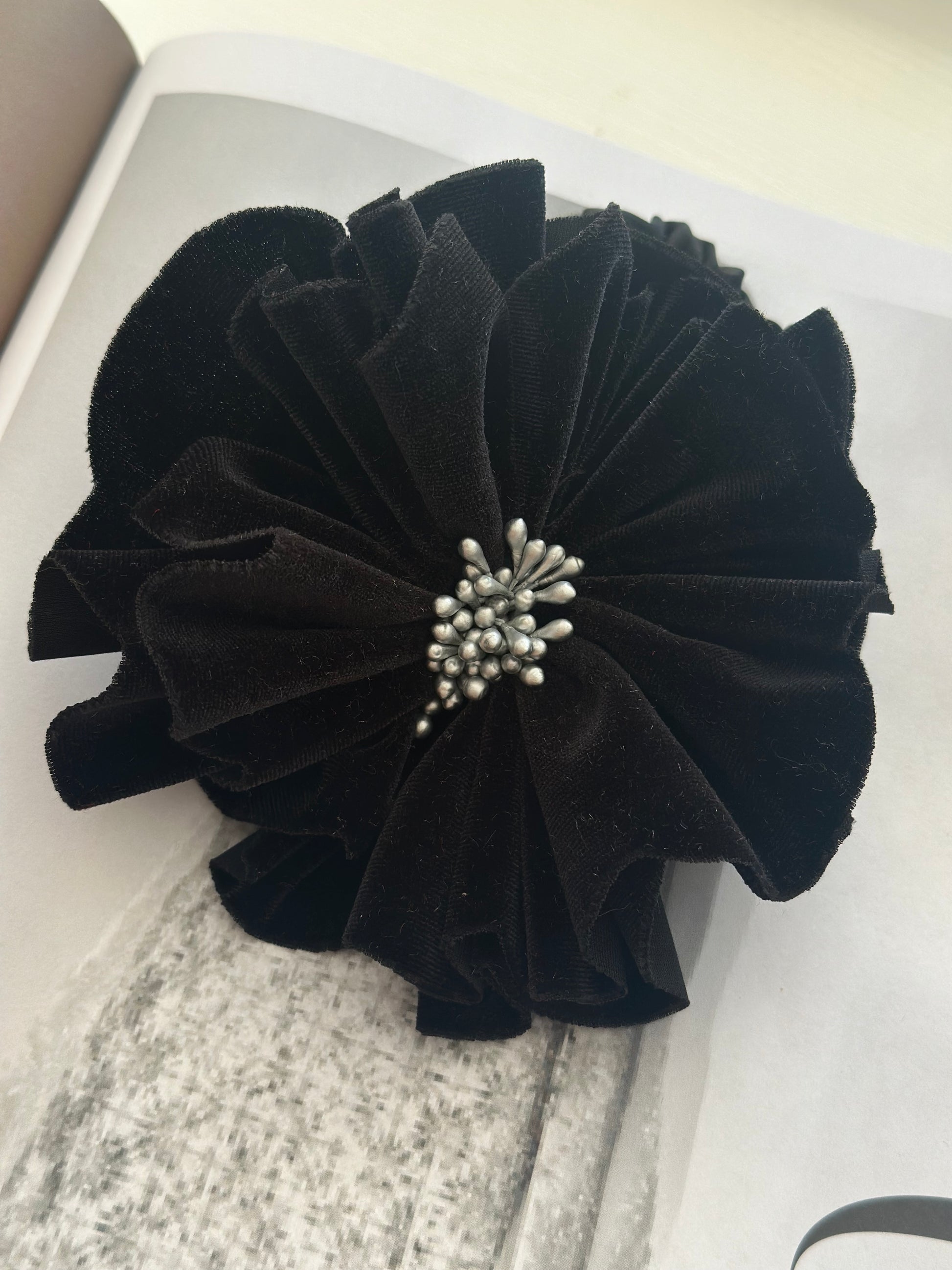 SCRUNCHIE BLACK FLORENTINE