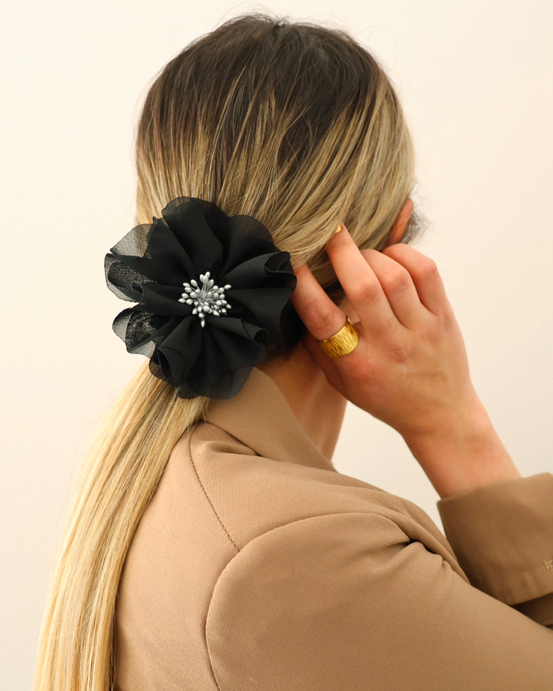 Flor Scrunchie Negro