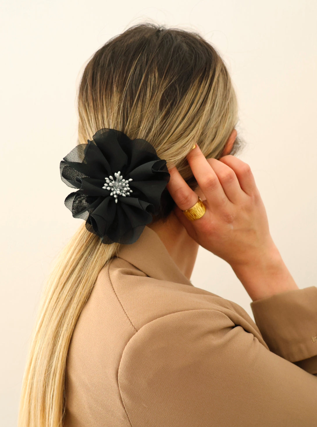 Flor Scrunchie Negro