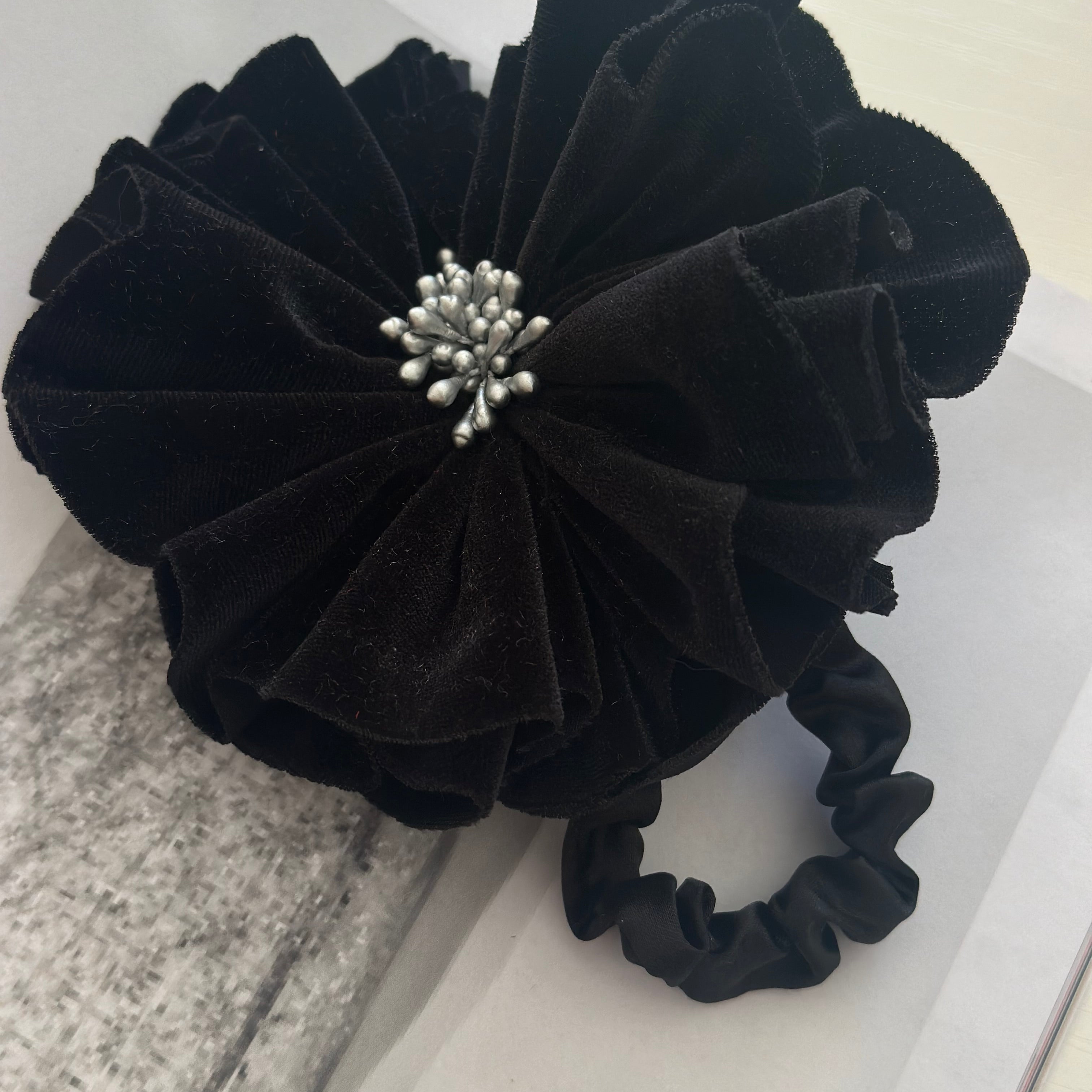 SCRUNCHIE BLACK FLORENTINE