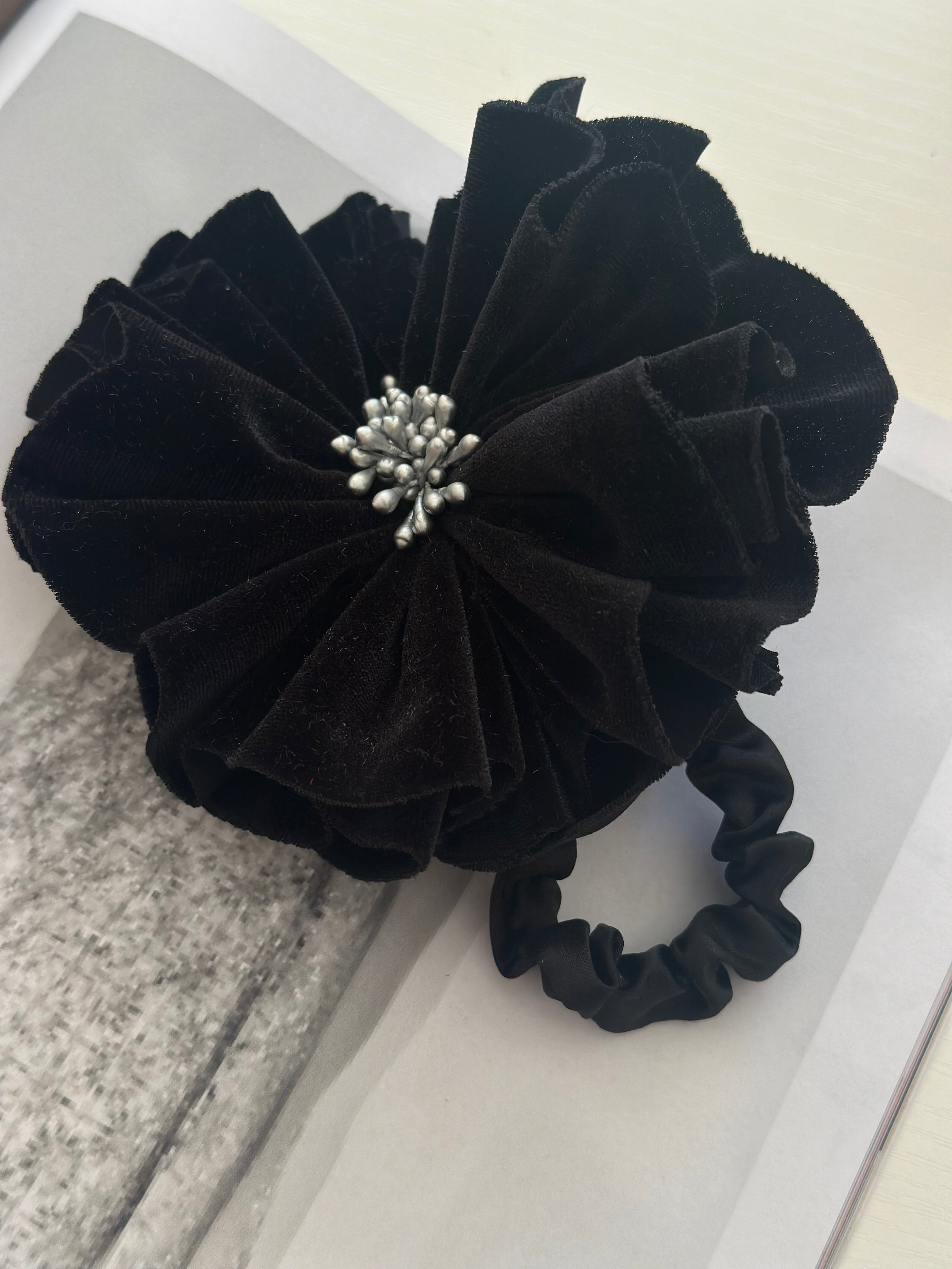 SCRUNCHIE BLACK FLORENTINE