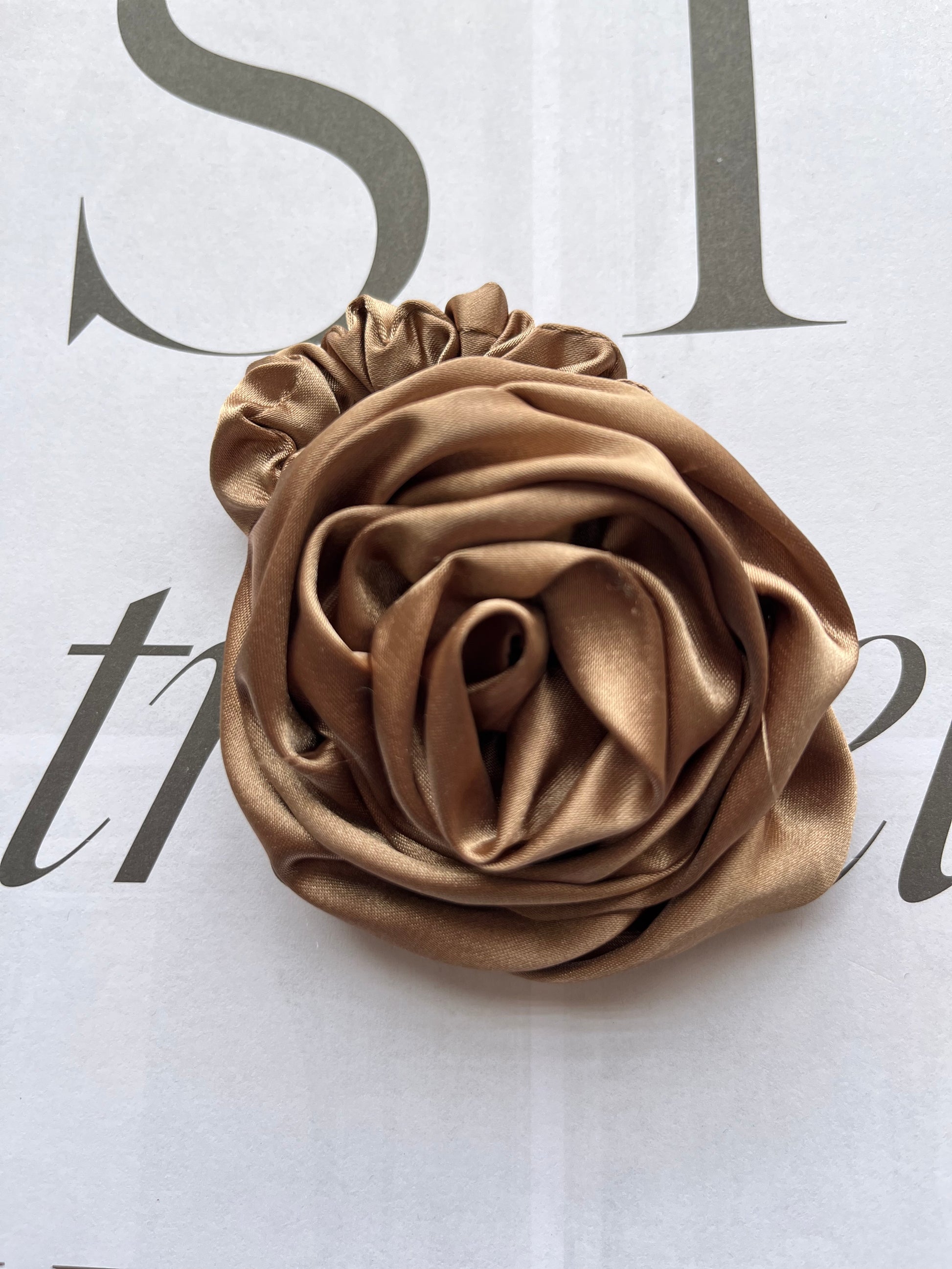 Rosa Scrunchie Gold