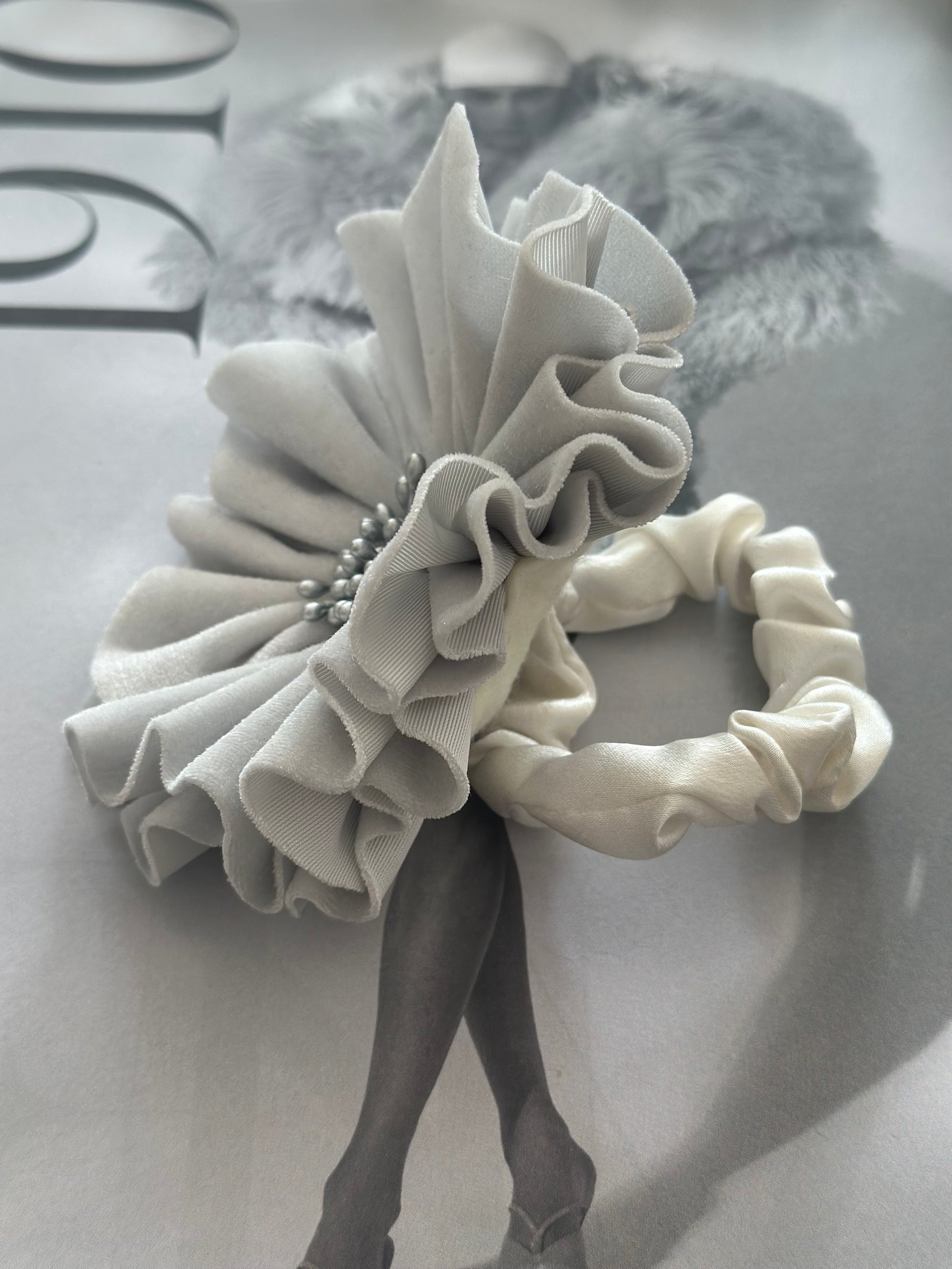 SCRUNCHIE WHITE FLORENTINE