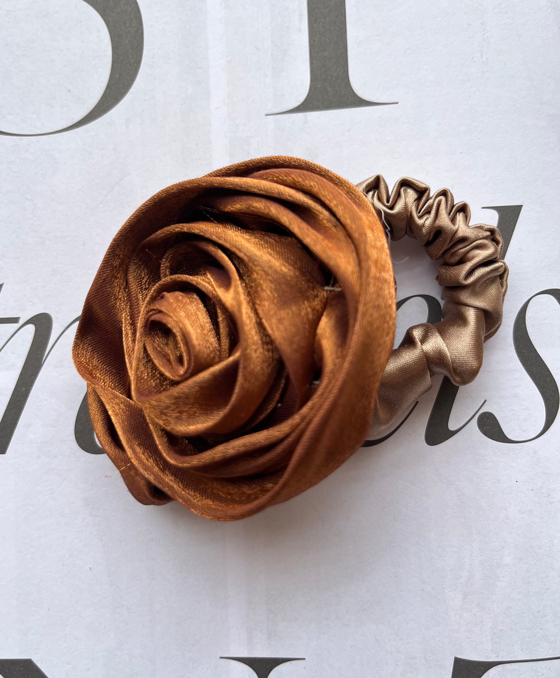Rosa Scrunchie Marrón