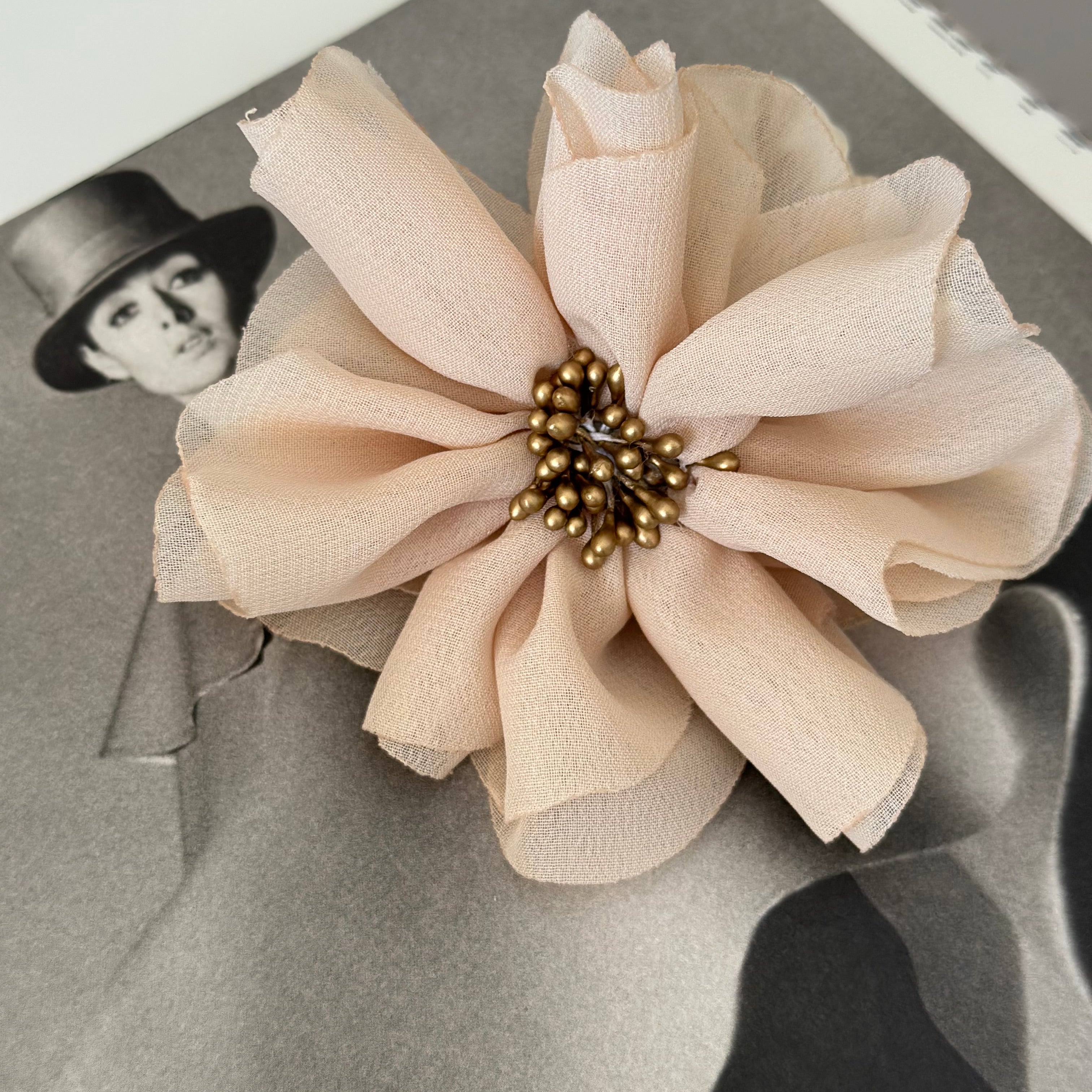 Flor Scrunchie Blanco