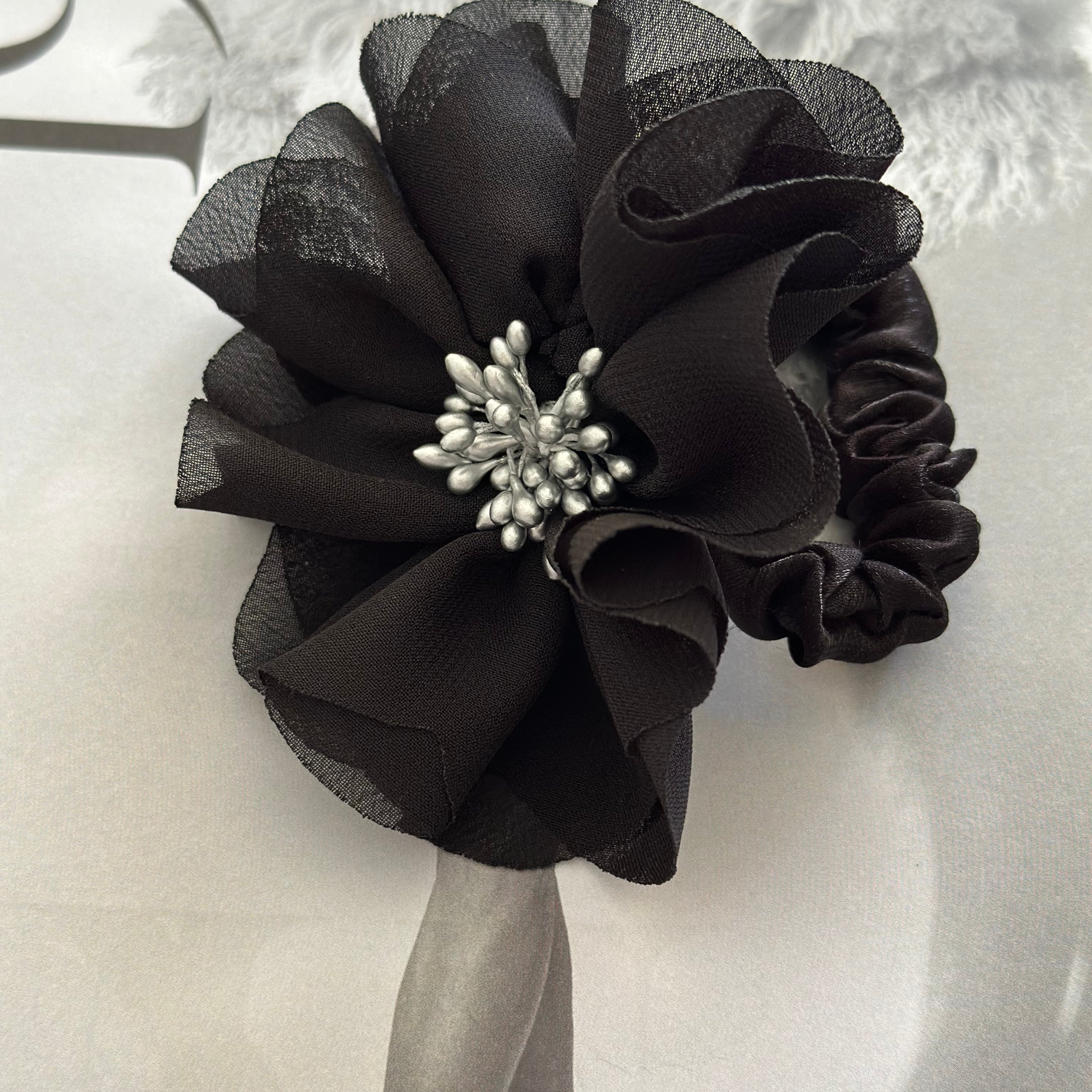 Flor Scrunchie Negro