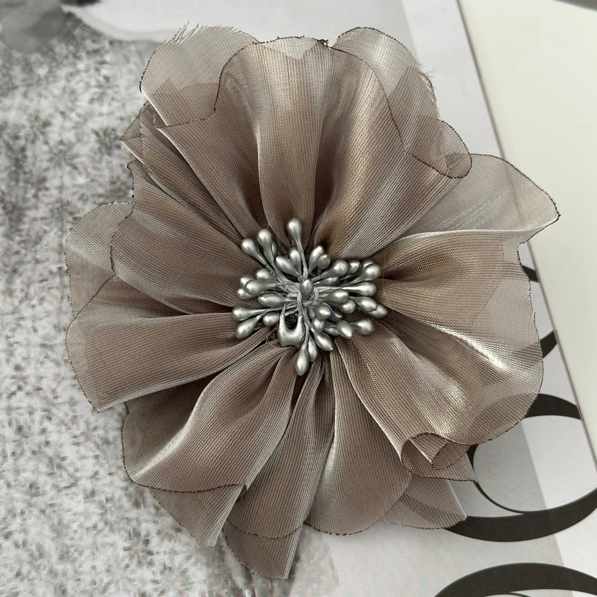 Flor Scrunchie Silver