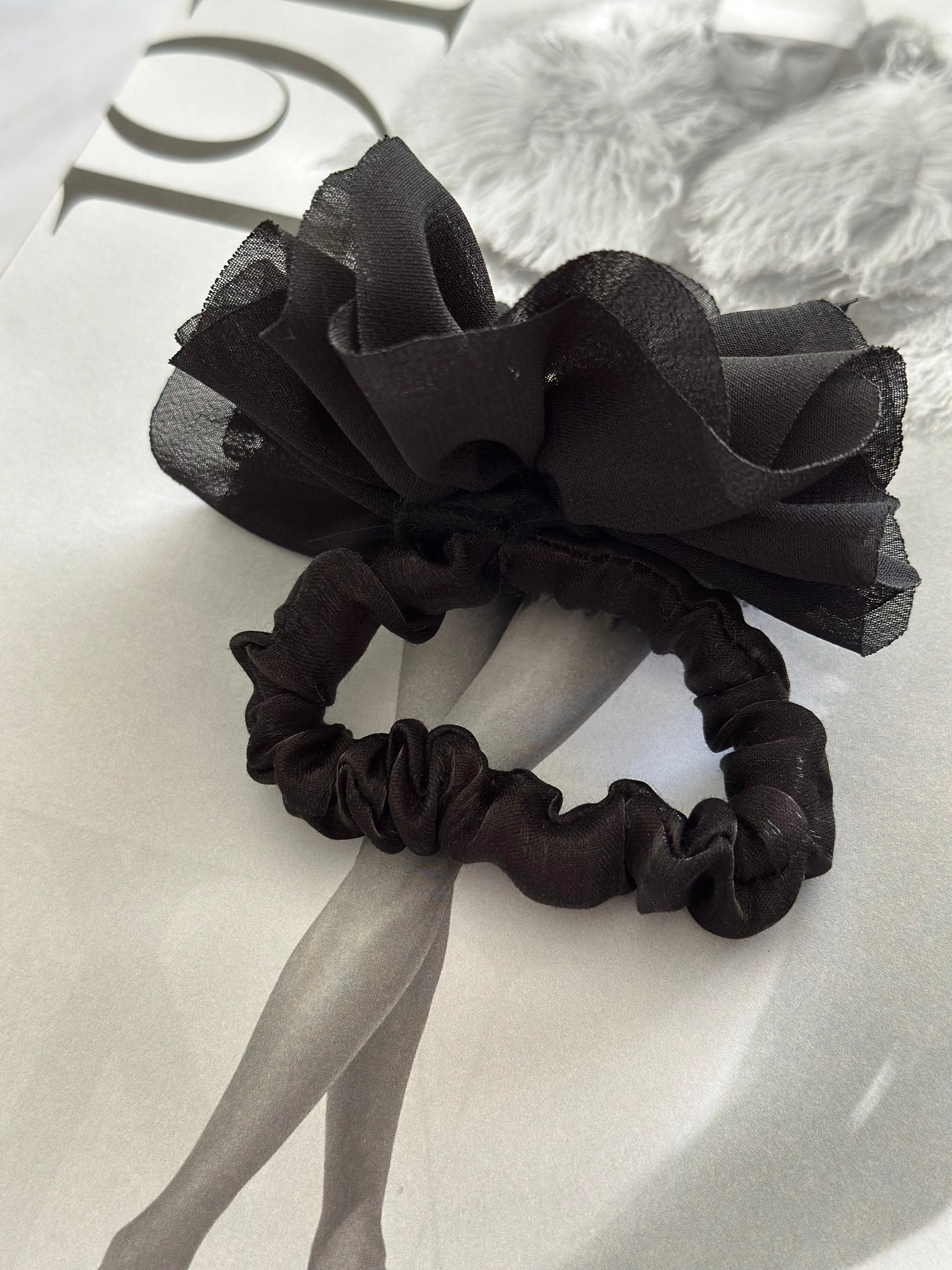 Flor Scrunchie Negro