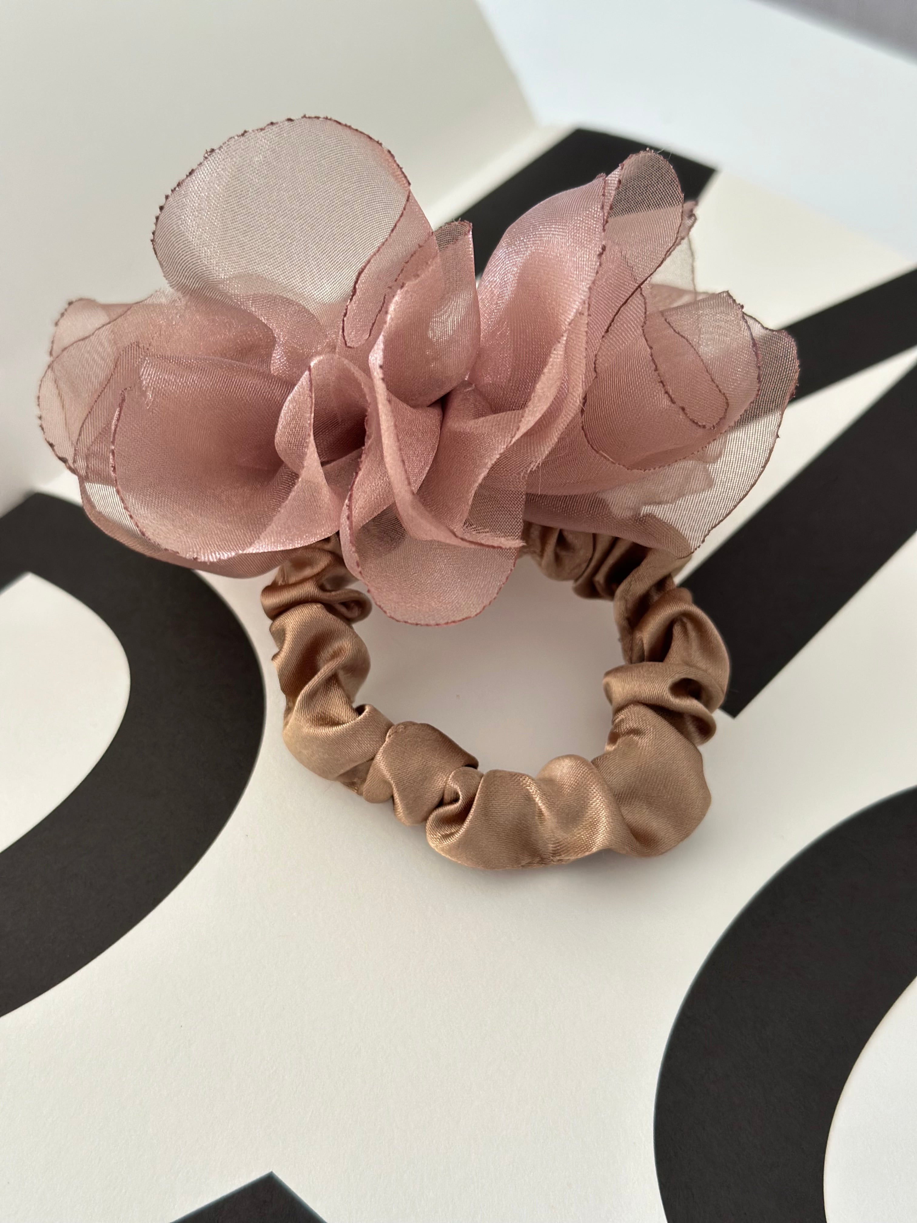 Flor Scrunchie Gold