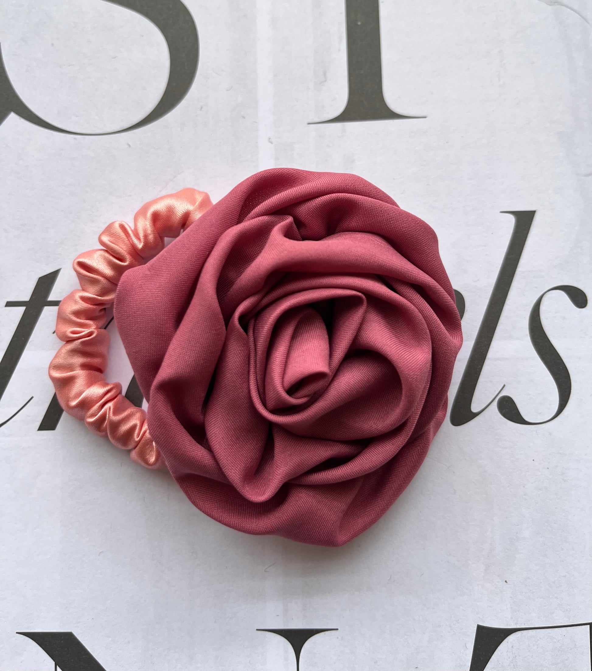 Rosa Scrunchie Pink