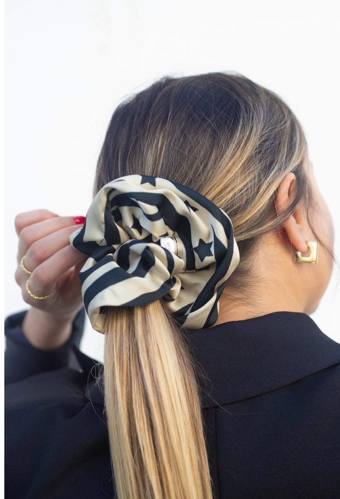 Noeud D'équitation (Scrunchie) Blanc Et Violet - Fausse Soie Avec Noeud D'équitation (Scrunchie) Blanc Et Violet - Fausse Soie Avec