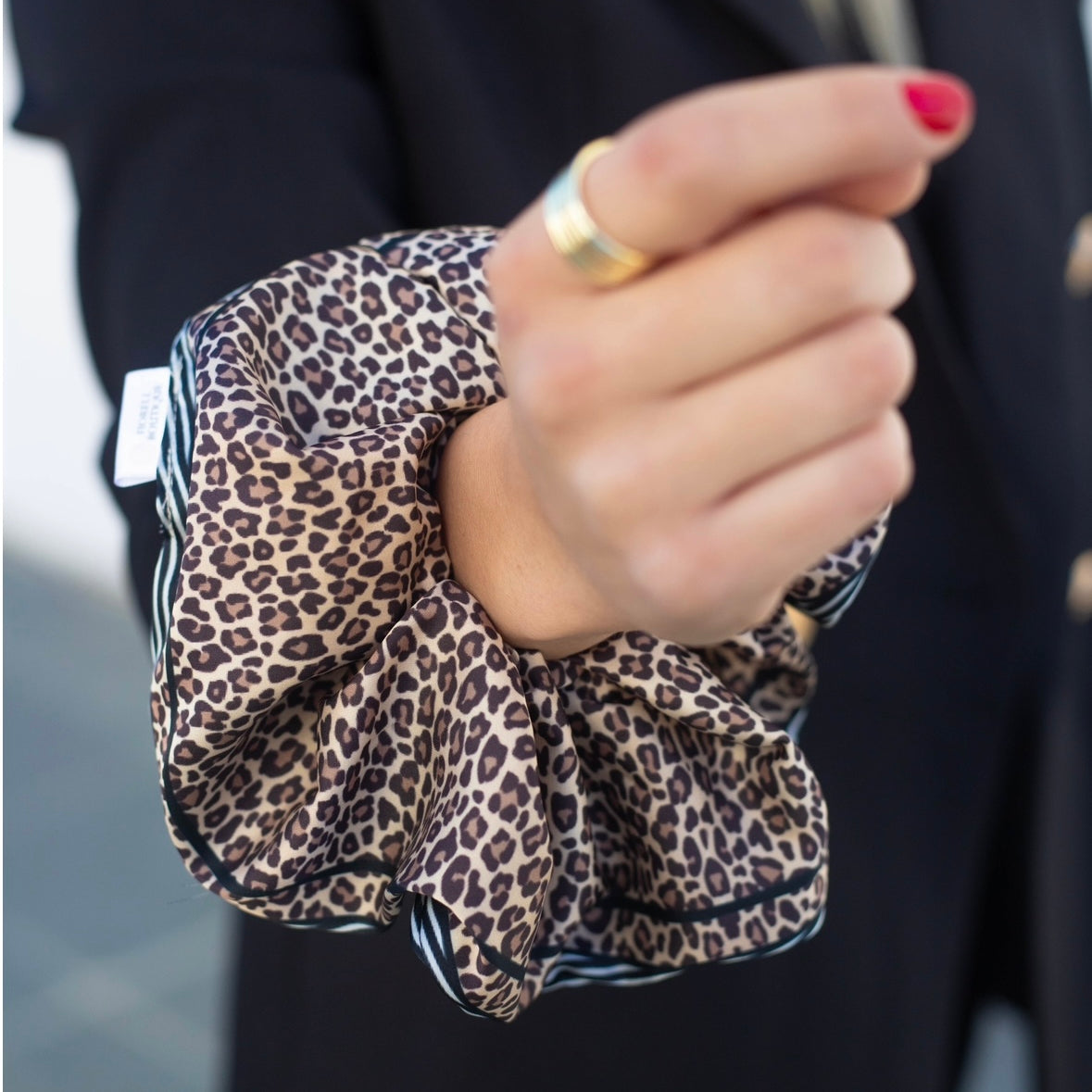 Le Scrunchie Black Lines