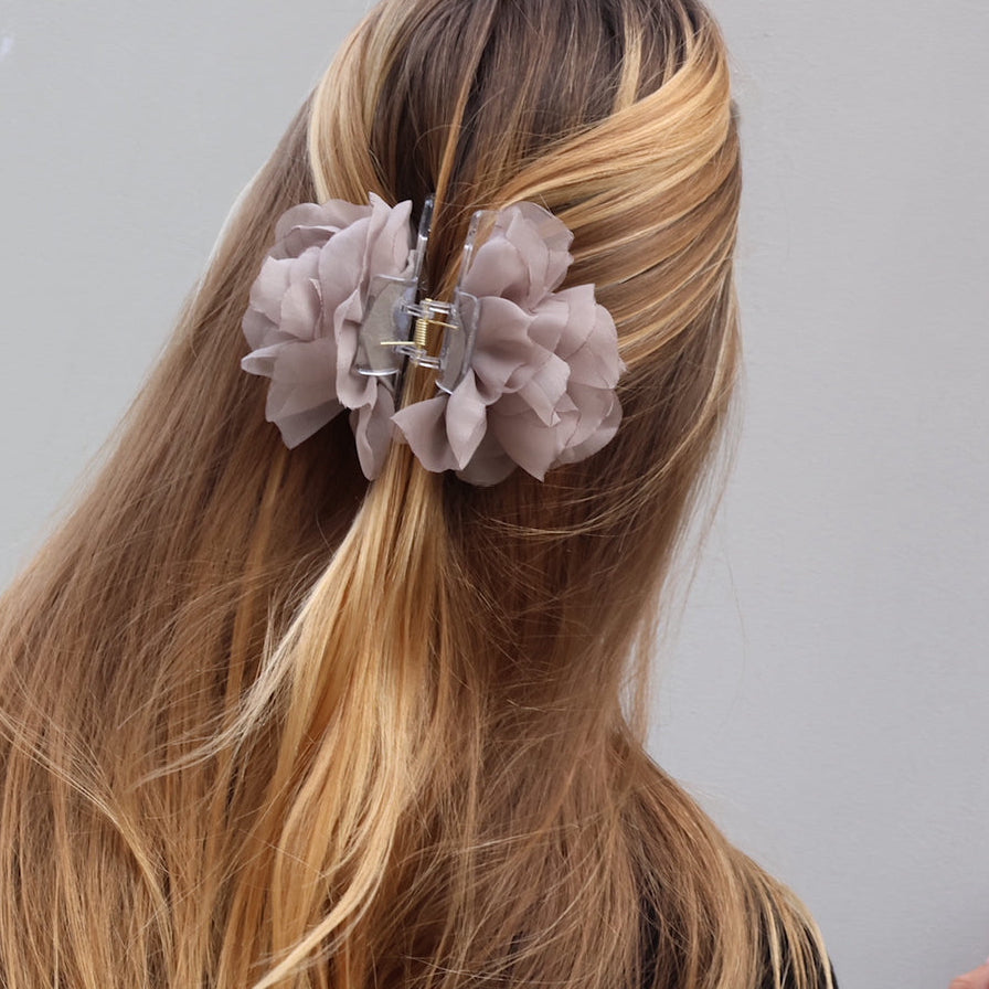 Hair Clip Flor Gris Claro