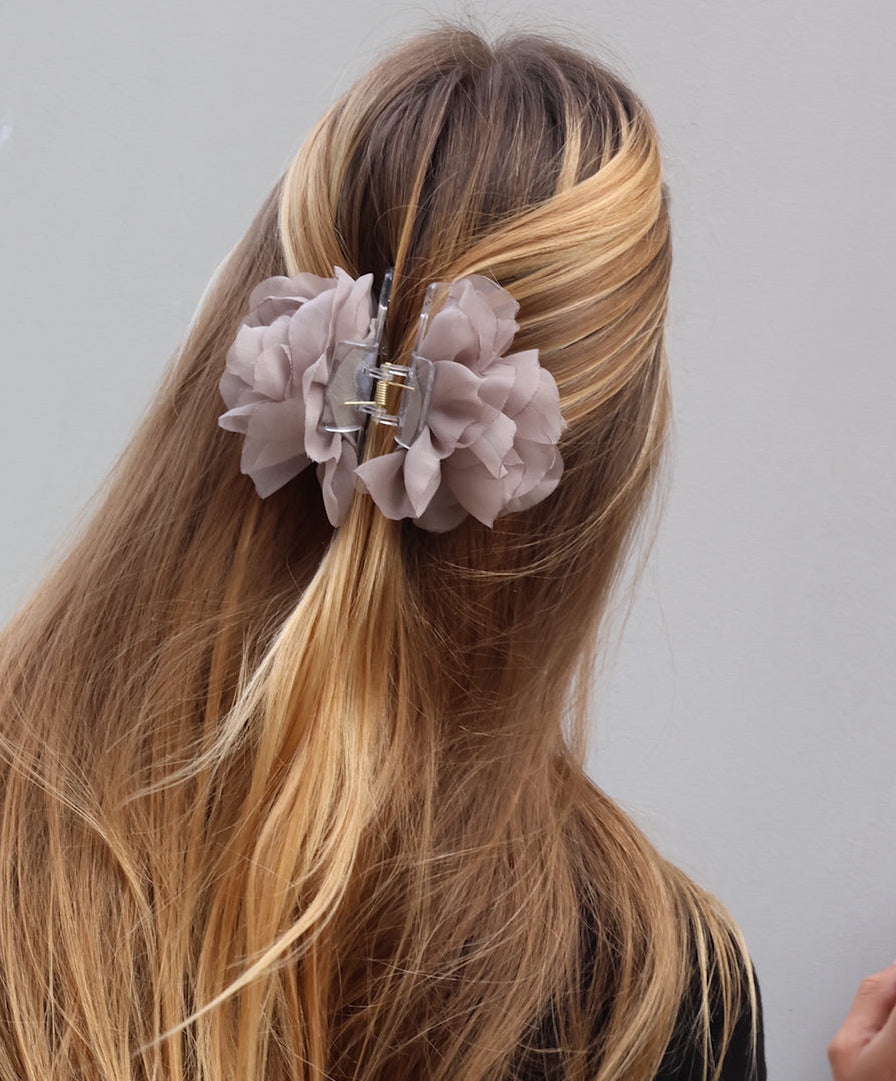 Hair Clip Flor Gris Claro