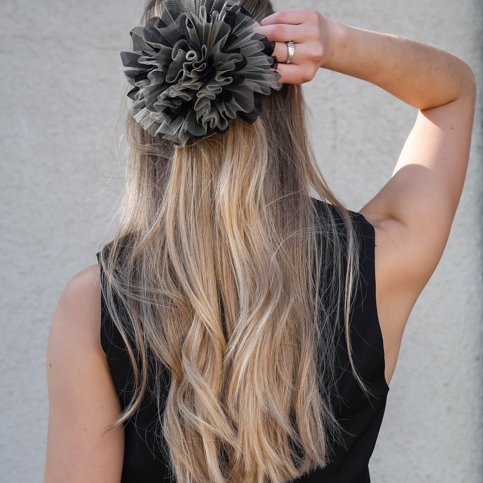 Le Fleur Black and White