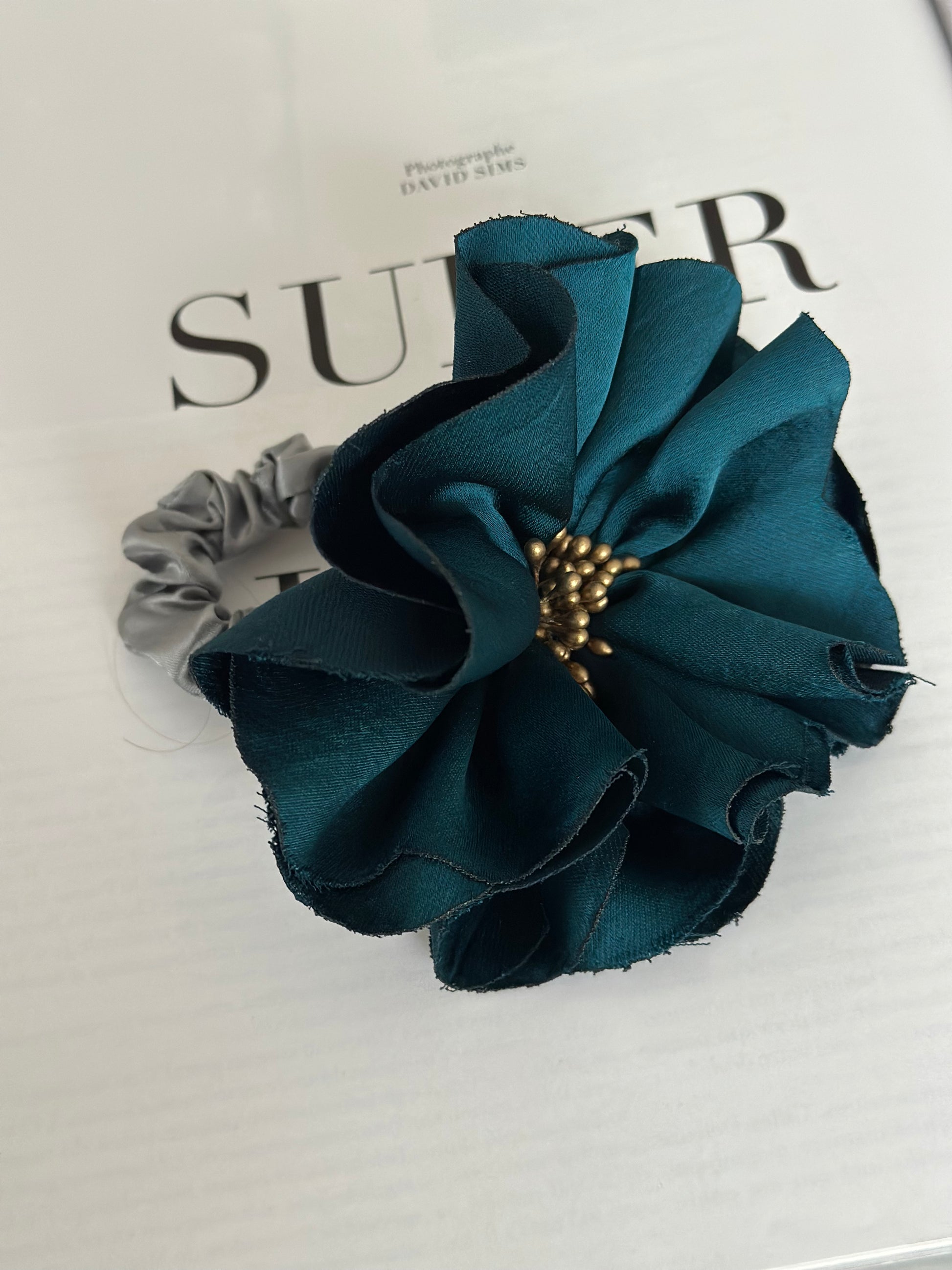 Florentine Scrunchie Petróleo