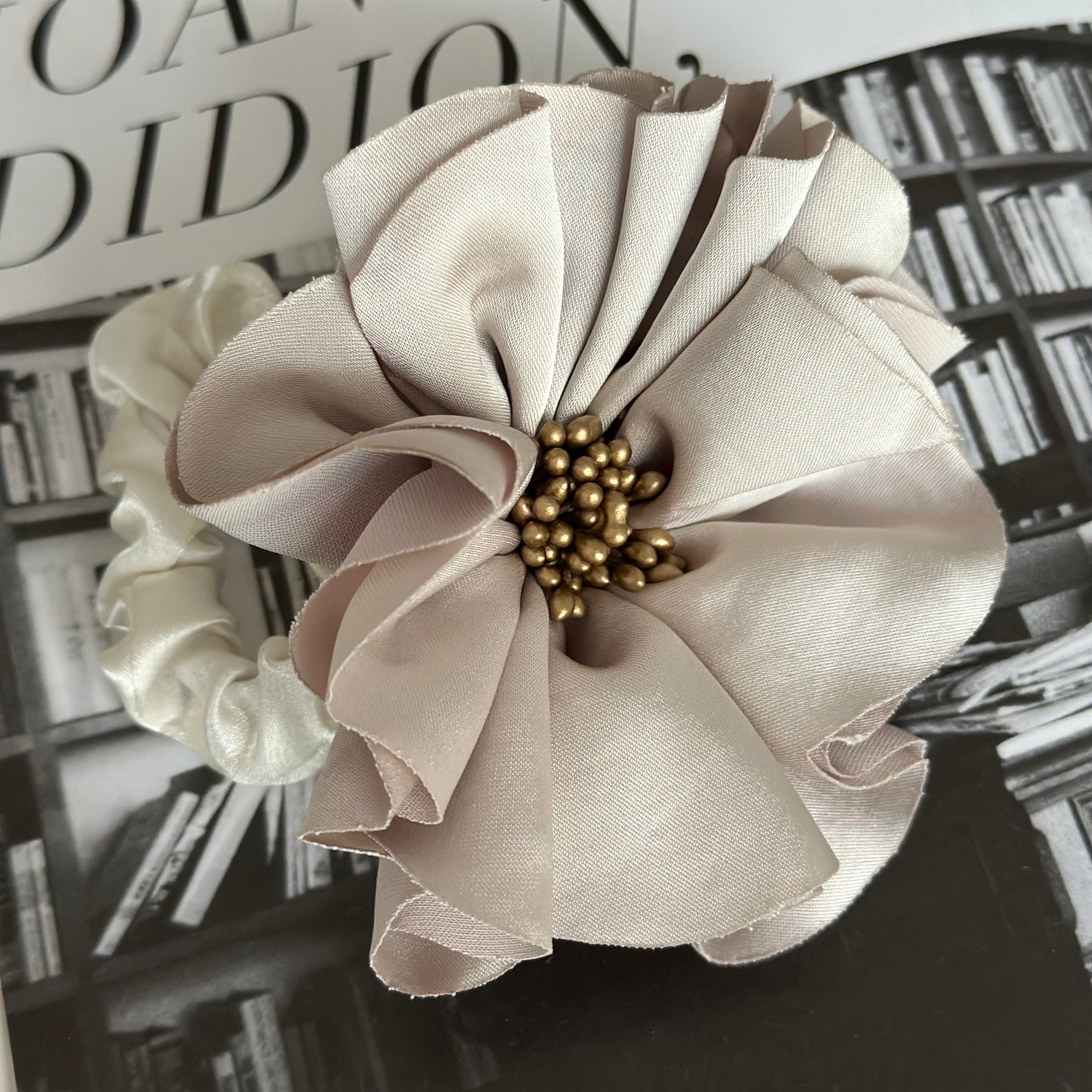 Florentine Scrunchie White