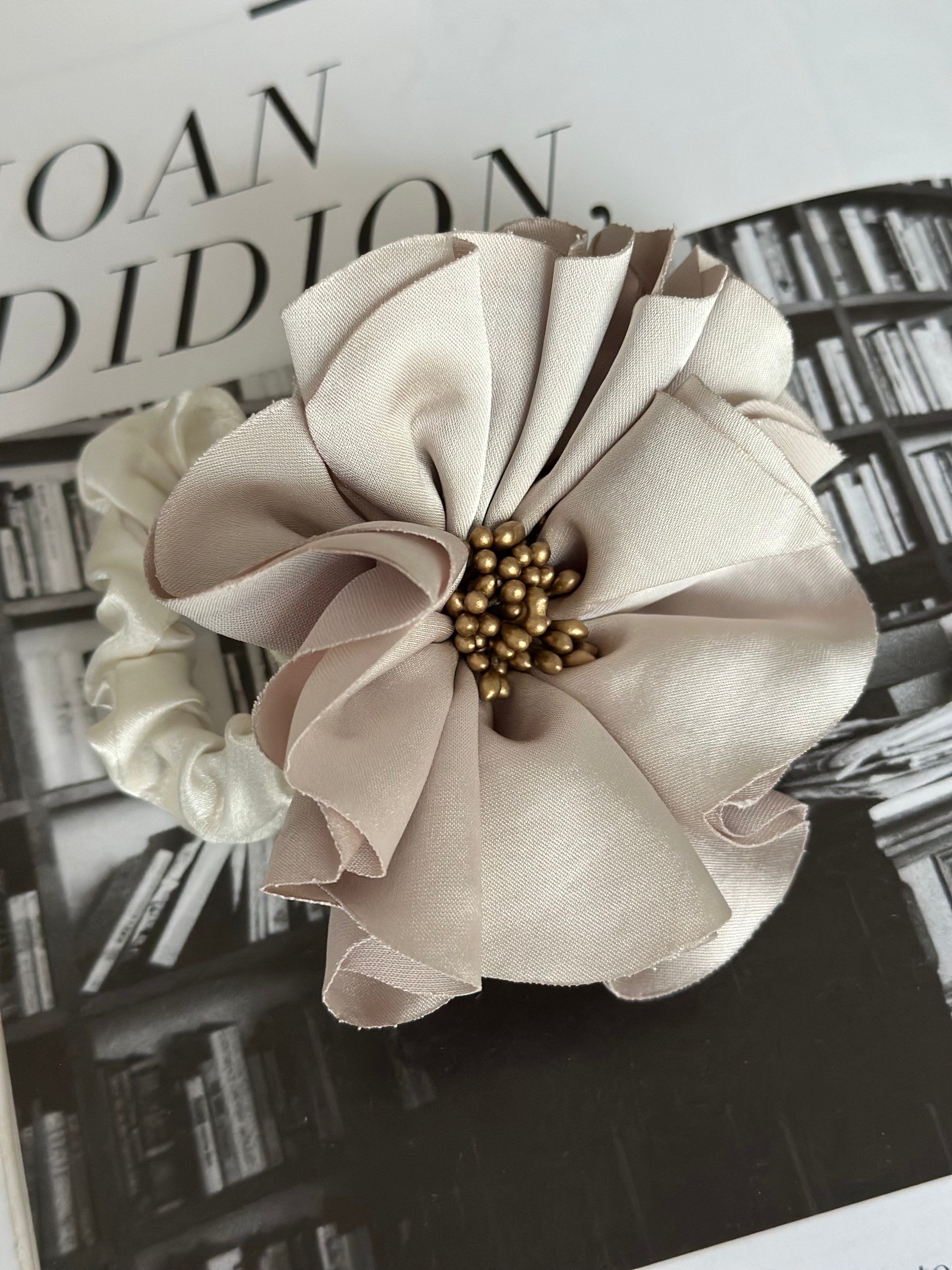 Florentine Scrunchie White