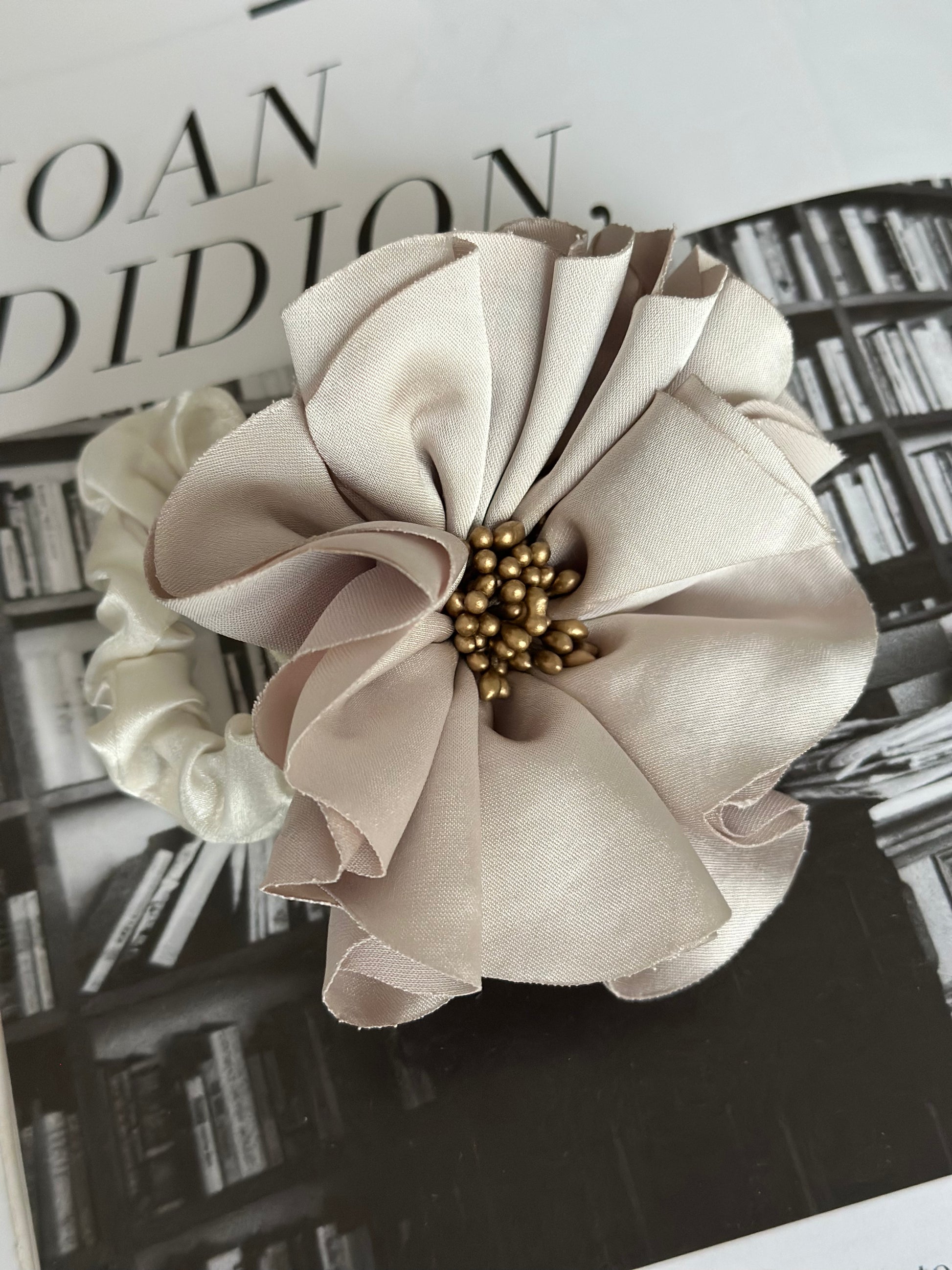 Florentine Scrunchie White