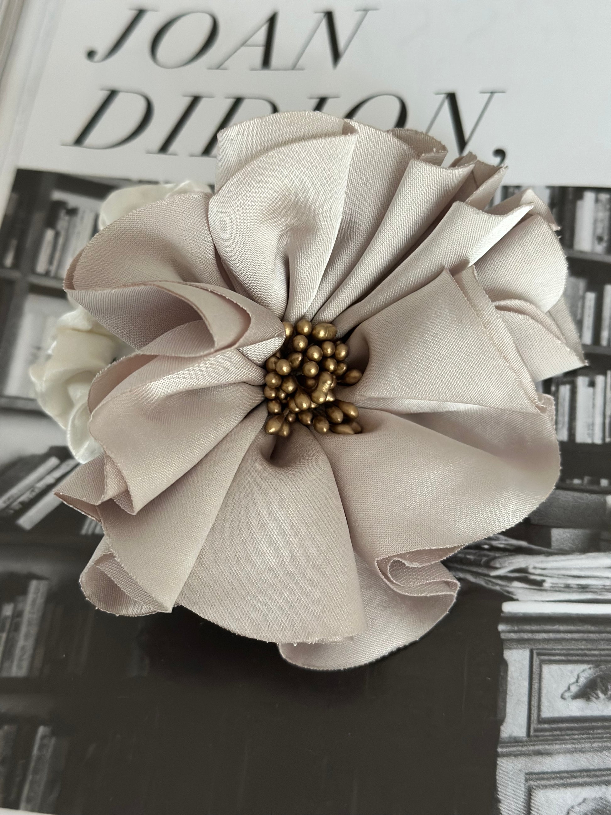 Florentine Scrunchie White